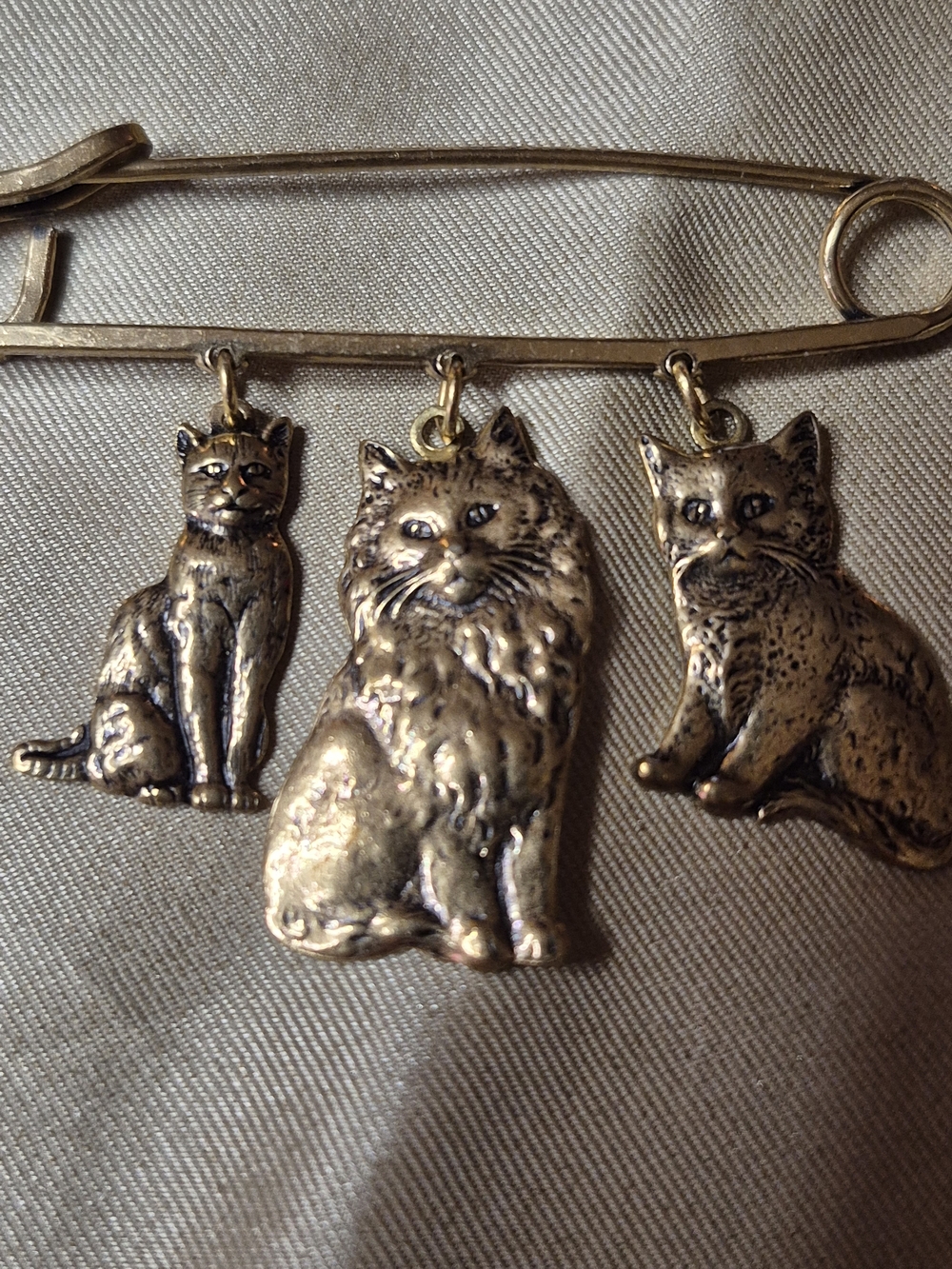 Gold-Tone Cat Trio Brooch Pin - Cat Lover Jewelry